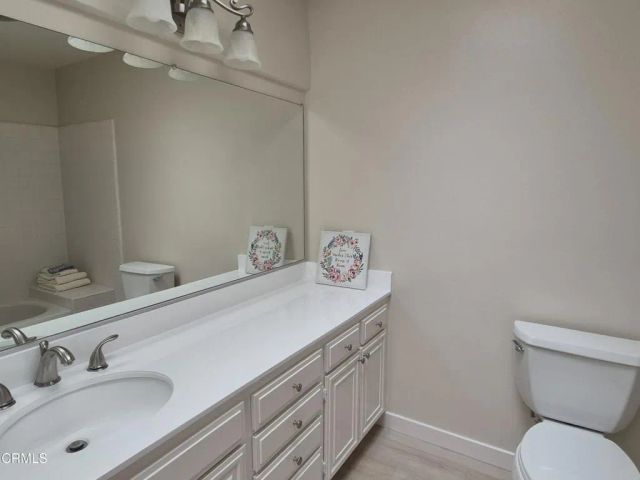 42224 Village 42, Camarillo, CA 93012