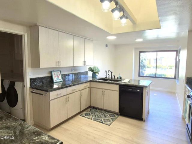 42224 Village 42, Camarillo, CA 93012