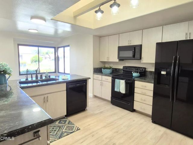 42224 Village 42, Camarillo, CA 93012
