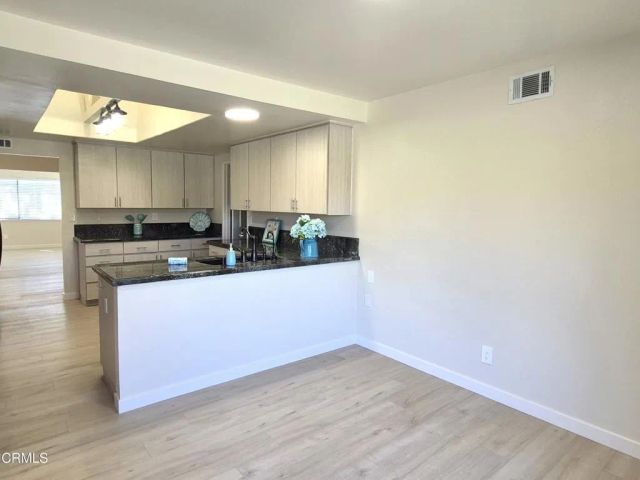 42224 Village 42, Camarillo, CA 93012