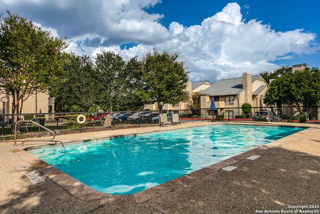 11843 Braesview Apt 713, San Antonio, TX 78213