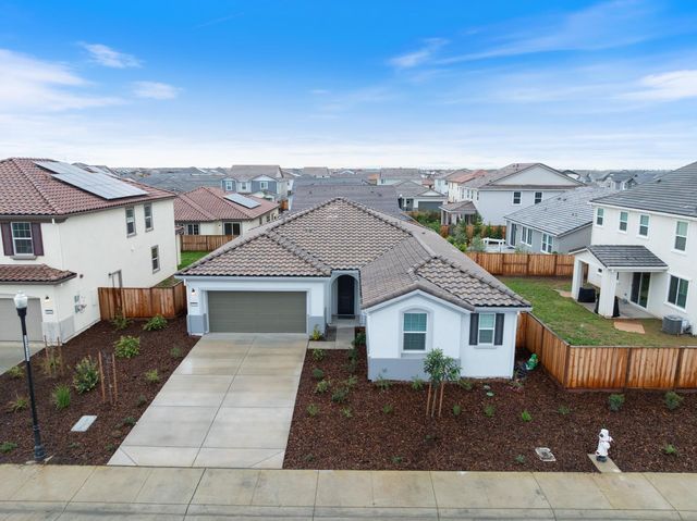 8462 Kissa Cir, Elk Grove, CA 95757