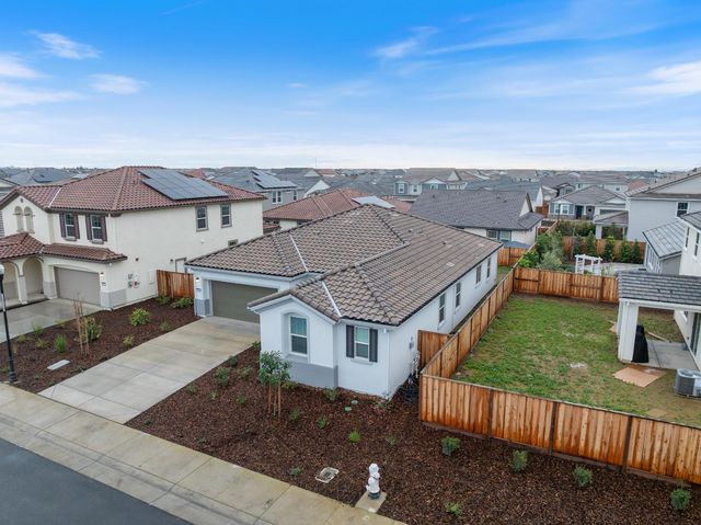 8462 Kissa Cir, Elk Grove, CA 95757