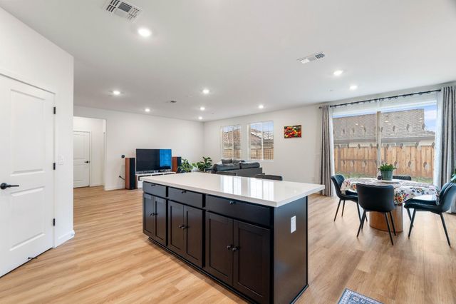 8462 Kissa Cir, Elk Grove, CA 95757