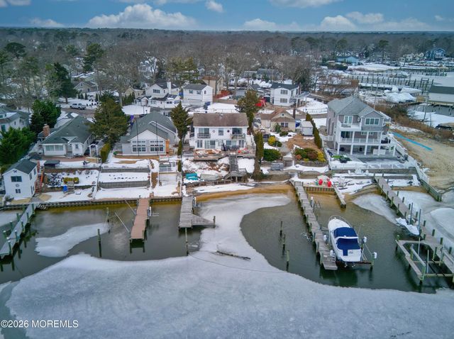 592 Kingfisher Circle, Brick, NJ 08723