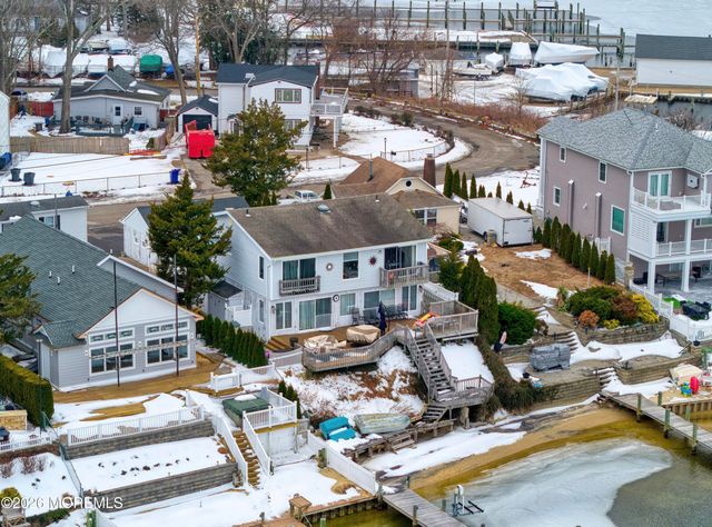 592 Kingfisher Circle, Brick, NJ 08723