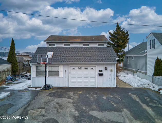 592 Kingfisher Circle, Brick, NJ 08723