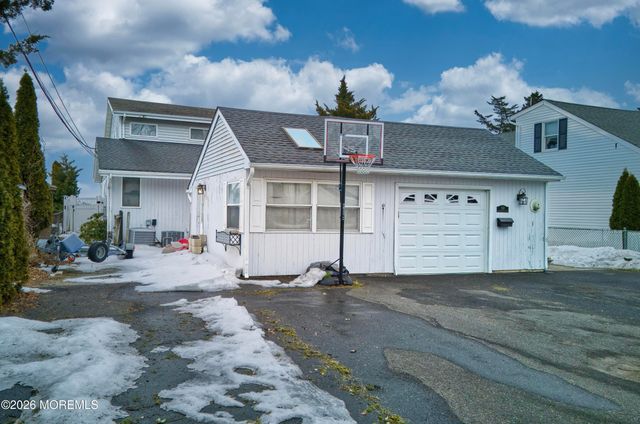 592 Kingfisher Circle, Brick, NJ 08723