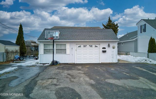 592 Kingfisher Circle, Brick, NJ 08723