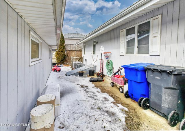 592 Kingfisher Circle, Brick, NJ 08723