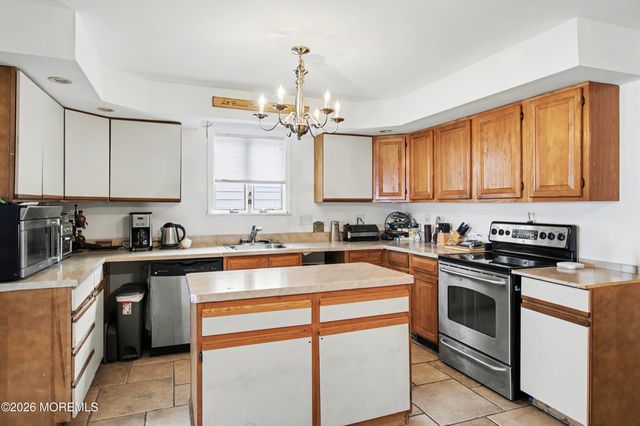 592 Kingfisher Circle, Brick, NJ 08723