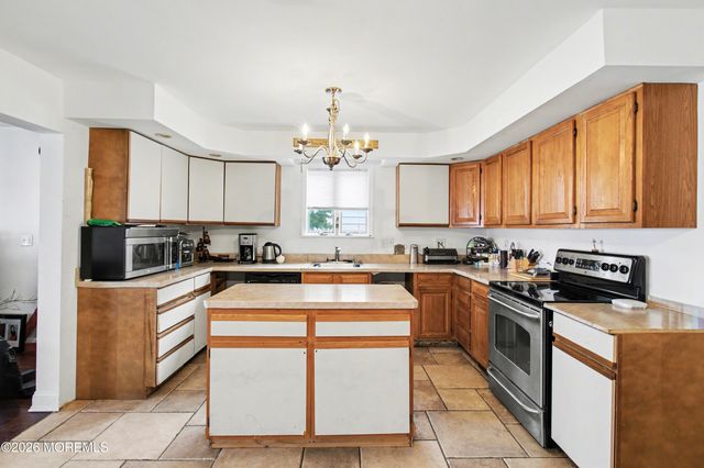 592 Kingfisher Circle, Brick, NJ 08723