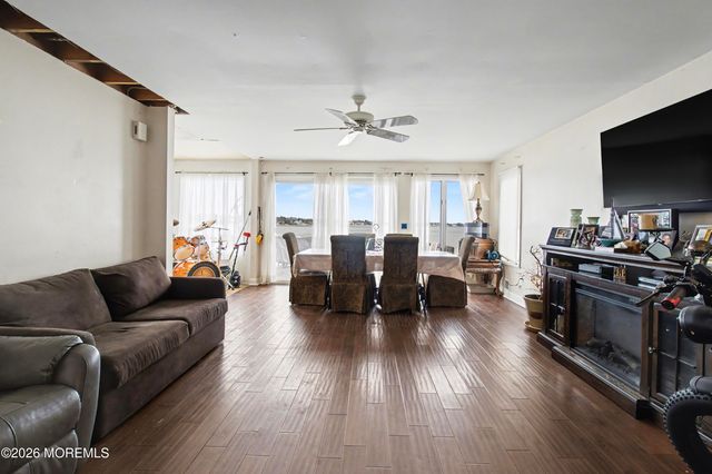 592 Kingfisher Circle, Brick, NJ 08723