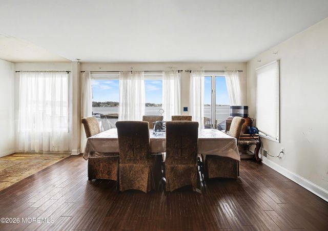 592 Kingfisher Circle, Brick, NJ 08723