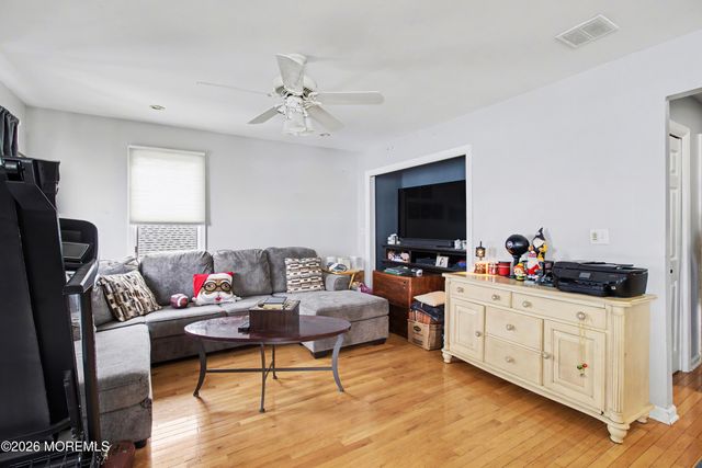 592 Kingfisher Circle, Brick, NJ 08723