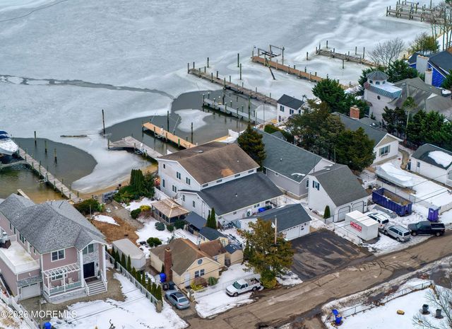 592 Kingfisher Circle, Brick, NJ 08723