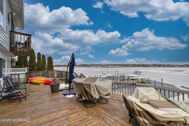 592 Kingfisher Circle, Brick, NJ 08723