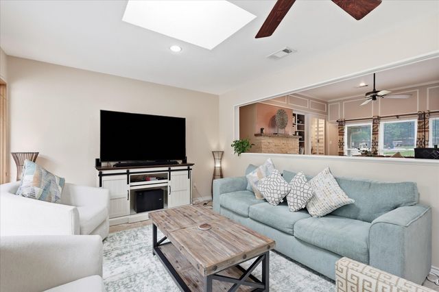 2816 N Creekwood Drive, Grapevine, TX 76051