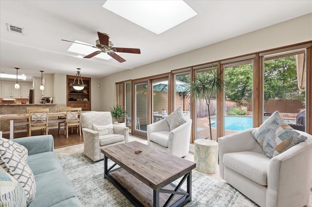 2816 N Creekwood Drive, Grapevine, TX 76051