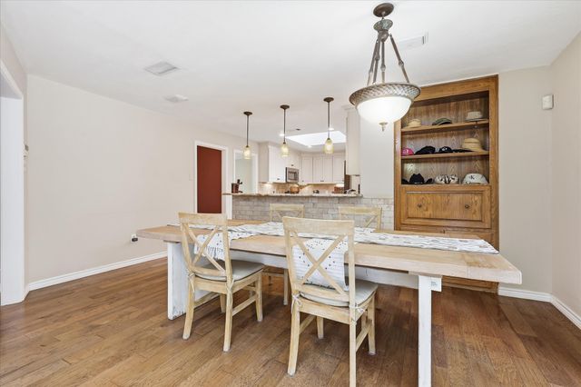2816 N Creekwood Drive, Grapevine, TX 76051