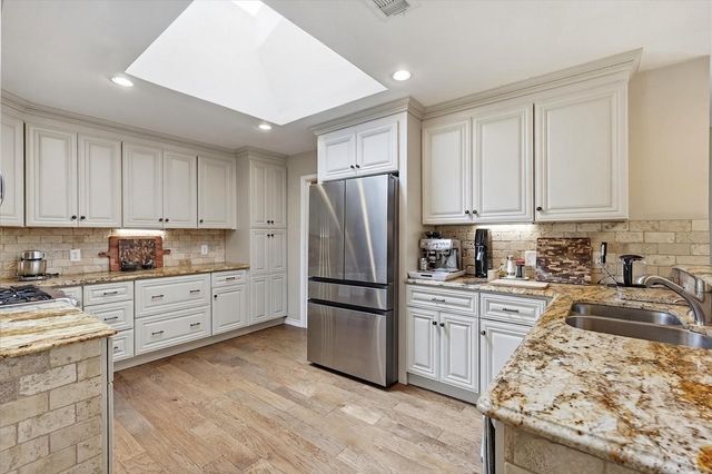 2816 N Creekwood Drive, Grapevine, TX 76051