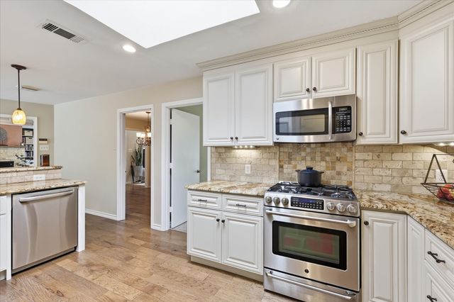 2816 N Creekwood Drive, Grapevine, TX 76051