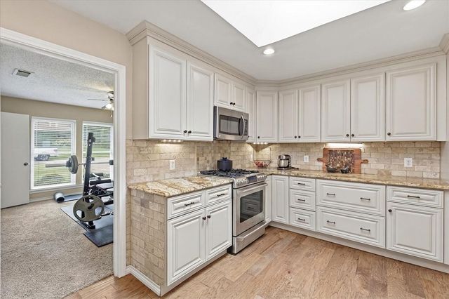 2816 N Creekwood Drive, Grapevine, TX 76051