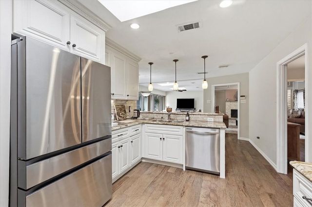 2816 N Creekwood Drive, Grapevine, TX 76051