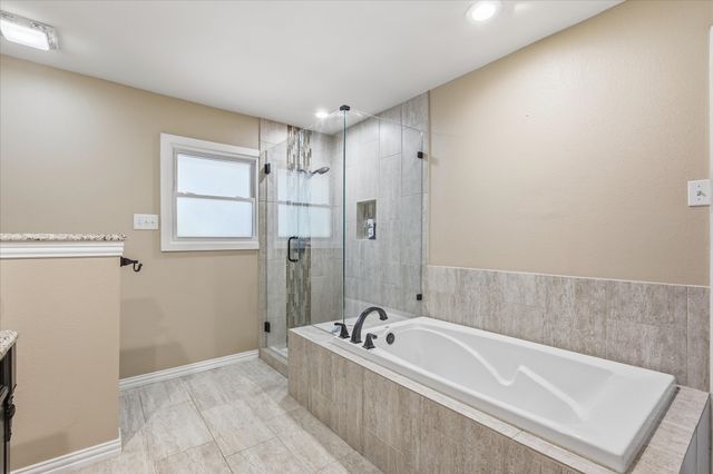 2816 N Creekwood Drive, Grapevine, TX 76051