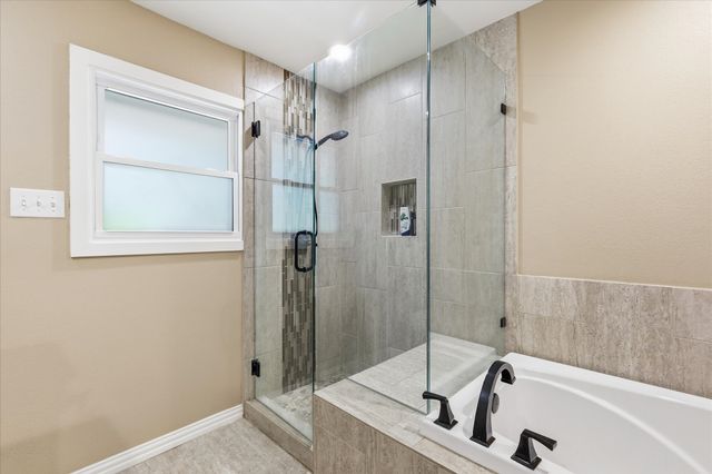 2816 N Creekwood Drive, Grapevine, TX 76051