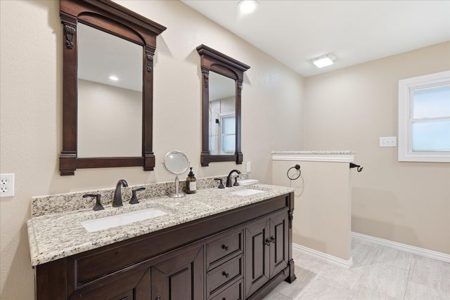 2816 N Creekwood Drive, Grapevine, TX 76051