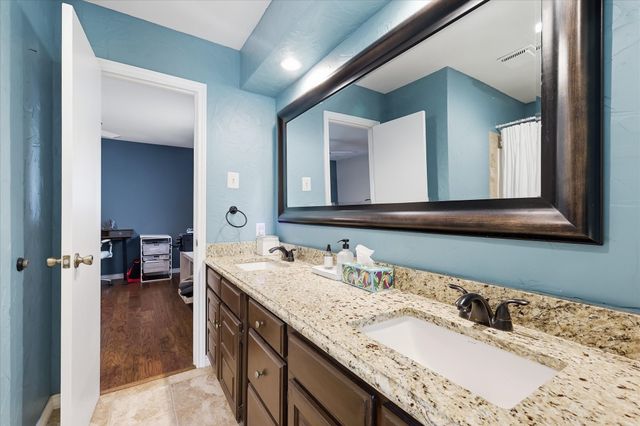2816 N Creekwood Drive, Grapevine, TX 76051