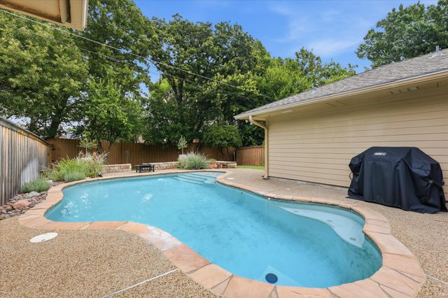 2816 N Creekwood Drive, Grapevine, TX 76051