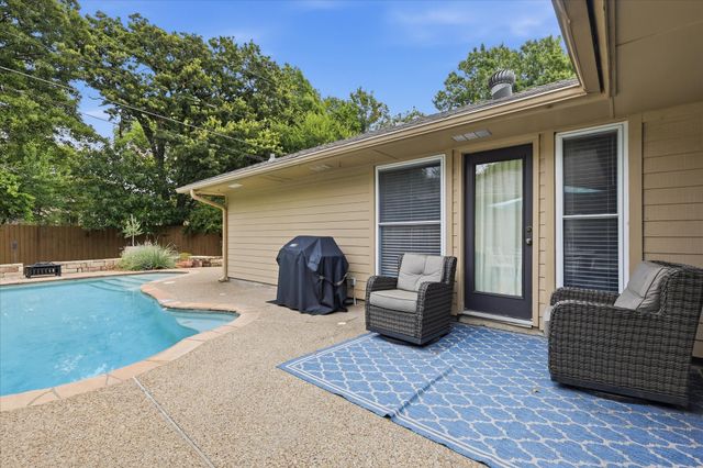 2816 N Creekwood Drive, Grapevine, TX 76051