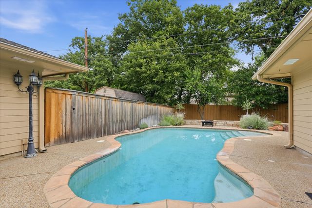 2816 N Creekwood Drive, Grapevine, TX 76051