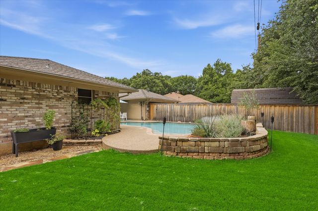 2816 N Creekwood Drive, Grapevine, TX 76051