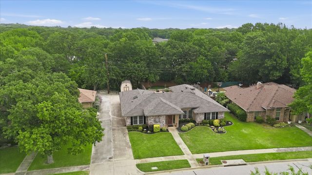 2816 N Creekwood Drive, Grapevine, TX 76051