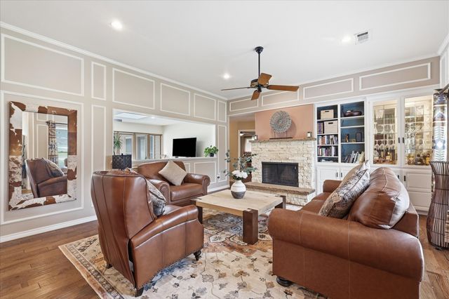 2816 N Creekwood Drive, Grapevine, TX 76051