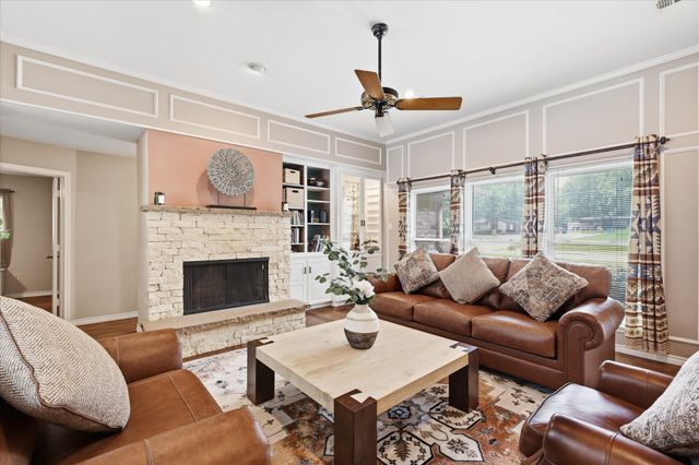 2816 N Creekwood Drive, Grapevine, TX 76051