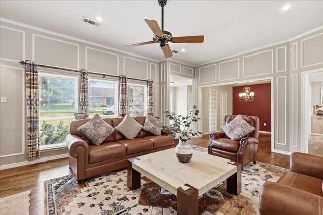 2816 N Creekwood Drive, Grapevine, TX 76051