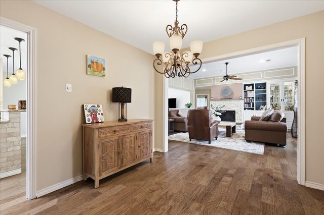 2816 N Creekwood Drive, Grapevine, TX 76051