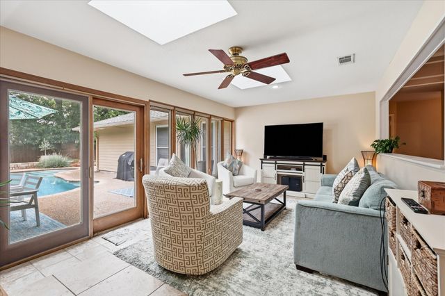 2816 N Creekwood Drive, Grapevine, TX 76051