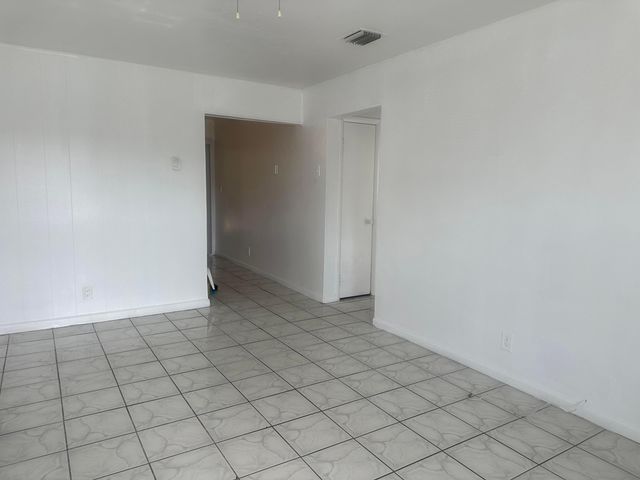 4120 NW 39TH Avenue, Lauderdale Lakes, FL 33309