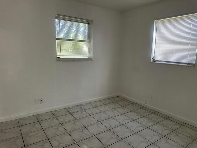 4120 NW 39TH Avenue, Lauderdale Lakes, FL 33309