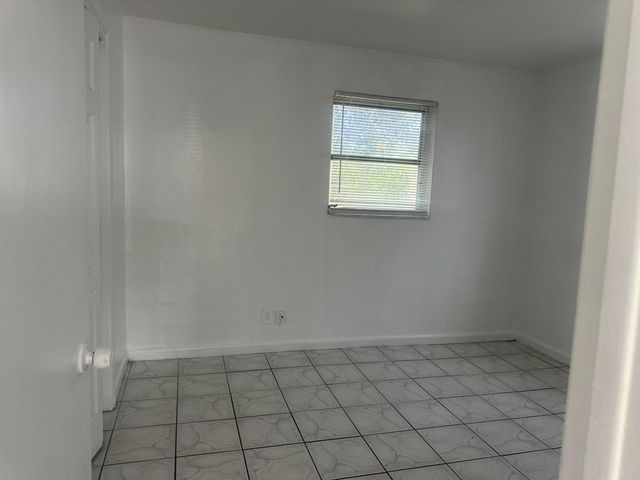 4120 NW 39TH Avenue, Lauderdale Lakes, FL 33309
