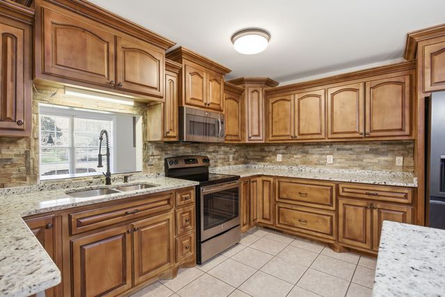 408 Weakley Creek Rd, Lawrenceburg, TN 38464