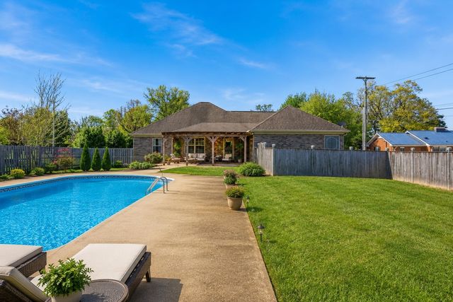 408 Weakley Creek Rd, Lawrenceburg, TN 38464