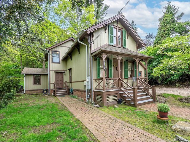 130 Mott Avenue, Roslyn, NY 11576