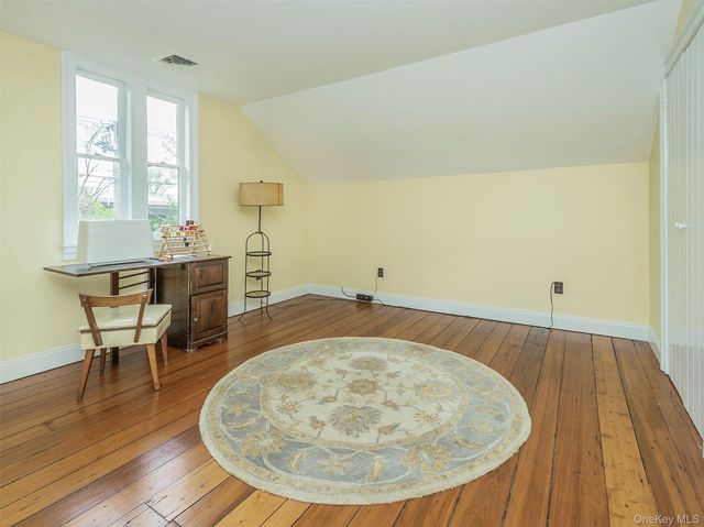 130 Mott Avenue, Roslyn, NY 11576