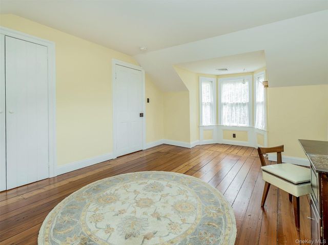 130 Mott Avenue, Roslyn, NY 11576